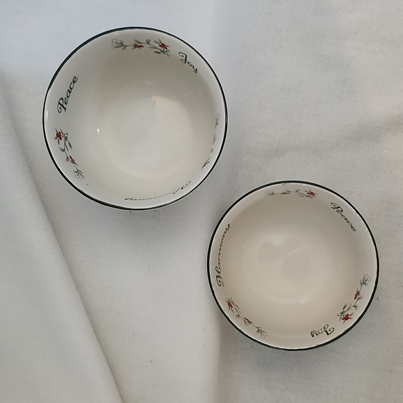 EUC Pfaltzgraff Winterberry Desert Bowl with Joy, Peace, Harmony Script - Picture 2 of 16